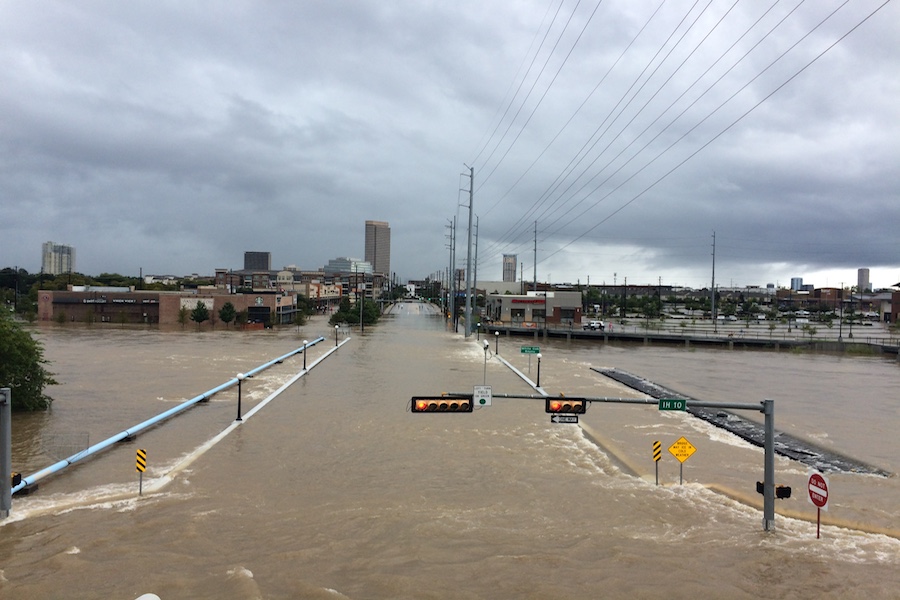 CAUGHT+IN+TURMOIL%3A+Alum+Joe+Fanelli+takes+photo+to+capture+the+destruction+caused+by+tropical+storm+Harvey.++Fanelli+is+currently+reporting+on+the+disaster+from+a+friend%27s+apartment+in+Houston.