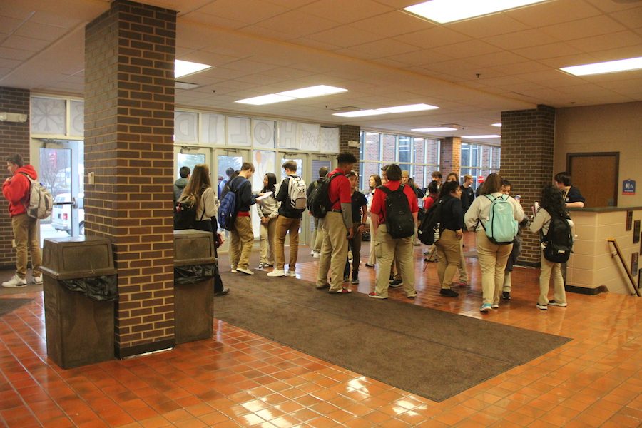GATHERING+PLACE%3A+Rebels+congregate+in+the+lobby+after+an+early+dismissal.+Many+students%2C+especially+underclassmen%2C+find+themselves+stuck+at+Roncalli+without+rides+hours+after+the+final+bell.